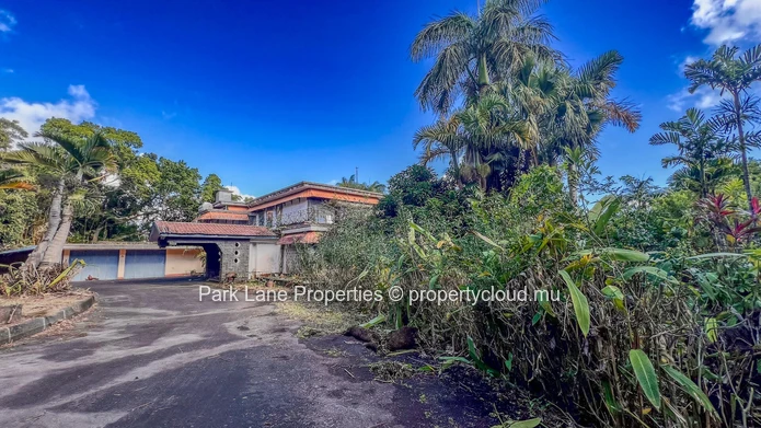 Prime development site in Floreal – 4,083 m² with dual access
