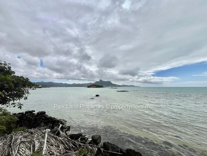 Terrain en bord de mer à vendre – 737 m² à Mahébourg