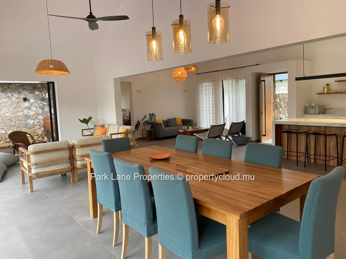 Luxurious gated residence in Piton