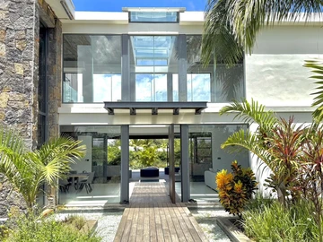 5 Bedroom Villa