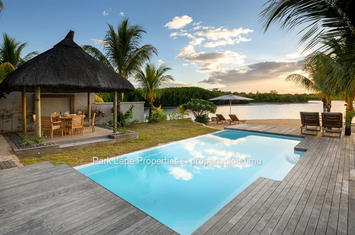 Luxury 5 bedroom marina villa with access and sea views in Mauritius  