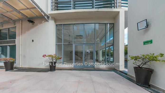 Commercial space ideally situated in the heart of Black River