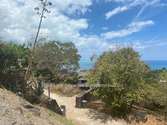Stunning land  with ocean view, ideal for a project