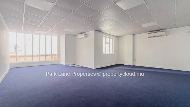 Spacious office space of 130 m2 in Central Quatre Bornes