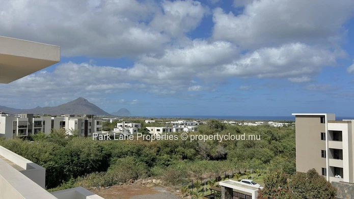 Modern 3-Bedroom Apartment with Rooftop Terrace and Sea Views – West Coast