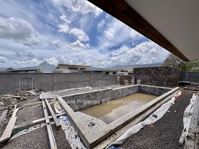 Turnkey Luxury Villa with Double Garage in Exclusive 5-Star Resort at the Foot of La Tourelle, Tamarin