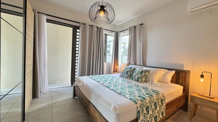 West Coast Comfort: Ground Floor Apartment with Private Garden in Cascavelle