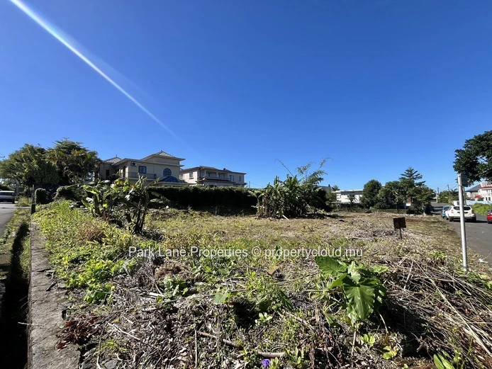 Hidden gem in the heart of Curepipe – Spacious plot on prestigious Lees Street