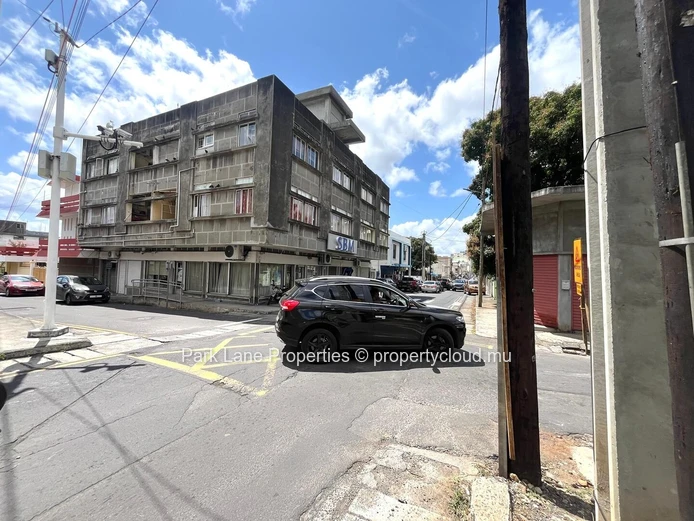À Vendre – Terrain Commercial à Port-Louis