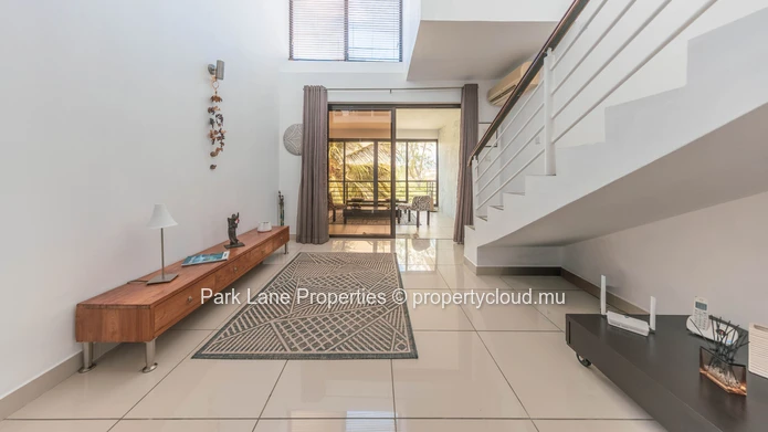 Beach access penthouse with beautiful mountain views