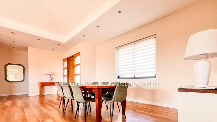 Penthouse Contemporain à Vacoas – Confort, Espace et élégance