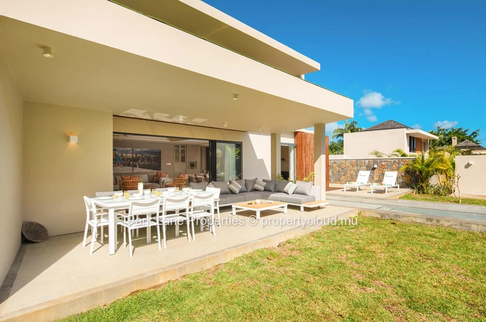 Contemporary fully furnished golf villa for sale in the heart of Heritage Villas Valriche 