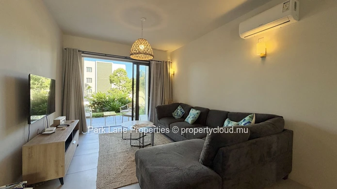 West Coast Comfort: Ground Floor Apartment with Private Garden in Cascavelle