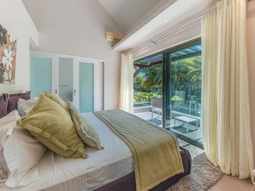 6 Bedroom House