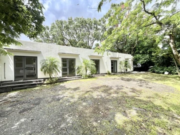 8 Bedroom House