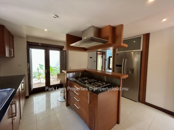 Villa Charmante de Style Colonial avec Cottage d’Invités dans le Domaine Exclusif de Bon Espoir