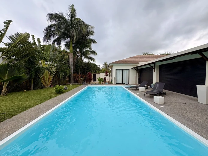 Villa moderne de luxe à Tamarin avec piscine privée et vue montagne