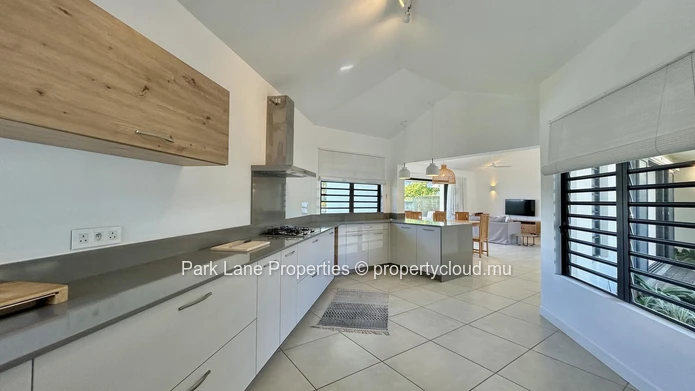 Charming 3-Bedroom Home with Garden, Pool & Mountain Views in Secure Estate