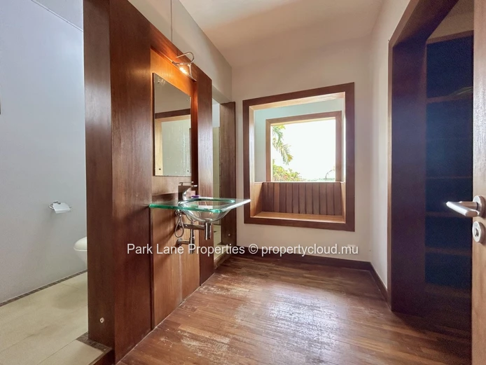 Villa Charmante de Style Colonial avec Cottage d’Invités dans le Domaine Exclusif de Bon Espoir