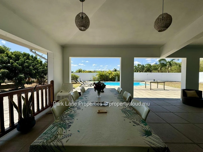 Modern villa in sought after area