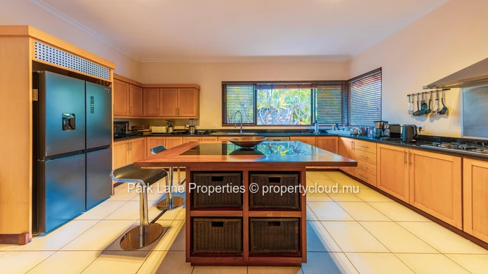 Prestigious 4-Bedroom Villa with Pool, Kiosk & Garden in Tamarina Golf Estate