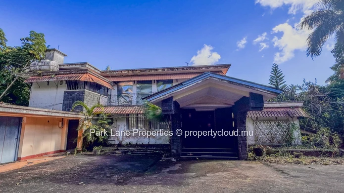 Prime development site in Floreal – 4,083 m² with dual access
