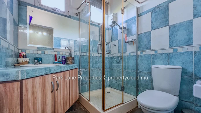 Charming family home in Floréal – Peaceful setting, enhanced security & mountain views