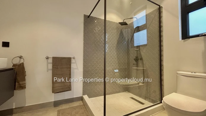 Spacious 3-Bedroom Ground Floor Apartment with Terrace & Plunge Pool in Tamarin