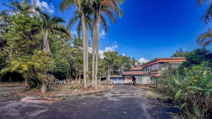 Prime development site in Floreal – 4,083 m² with dual access