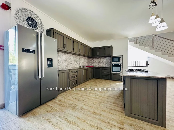 Newly built house for sale in Pereybere!