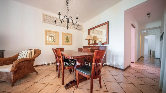 Charmante maison familiale à quelques pas de la plage, avec vue mer partielle et accès direct (Mandat exclusif)