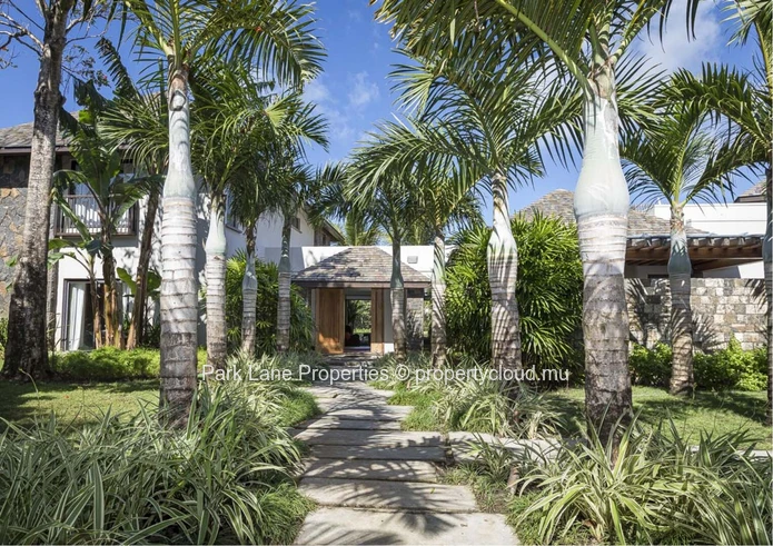 An exclusive 5-bedroom IRS property, nestled within one of the most prestigious residential and golfing estates in Ma...