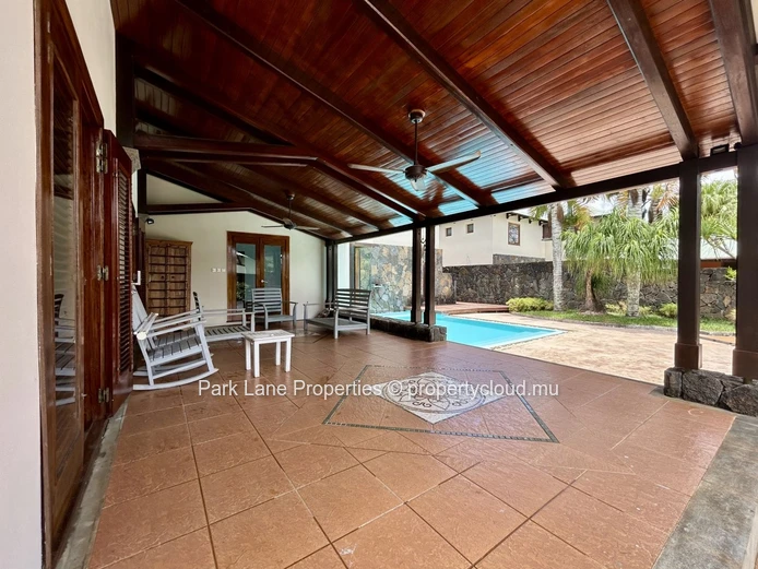 Villa Charmante de Style Colonial avec Cottage d’Invités dans le Domaine Exclusif de Bon Espoir