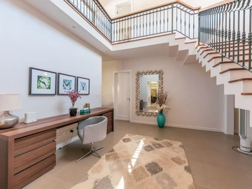 6 Bedroom House