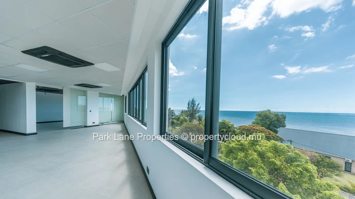 Bureaux haut de gamme avec vue sur la mer
