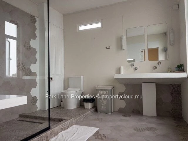 Modern & well-maintained 2-bedroom apartment with terrace in Floréal