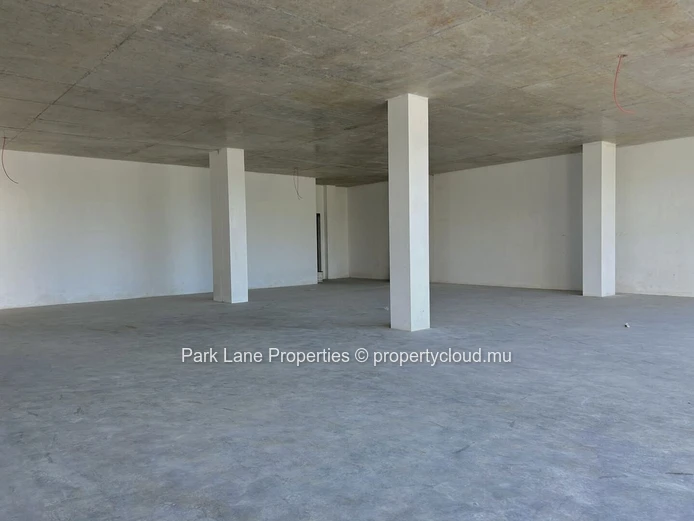 Voici ......Offices : Votre centre d'affaires pour un espace de travail moderne et inspirant