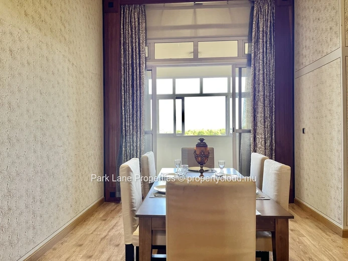 Luxury 4-bedroom penthouse with panoramic terrace in Curepipe