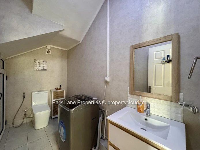 Family home with pool in quiet area