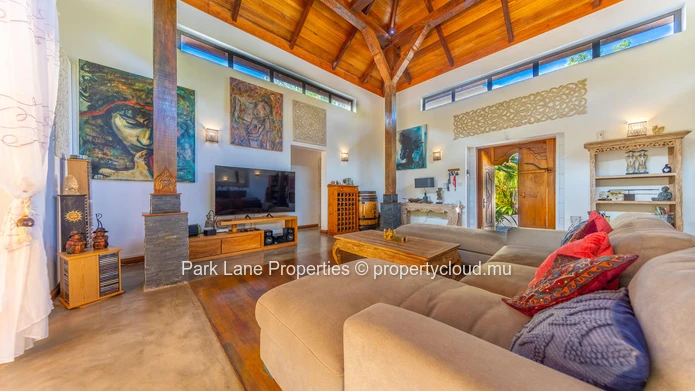 Elegant Bali-Style 3-Bedroom Villa with Pool and Kiosk