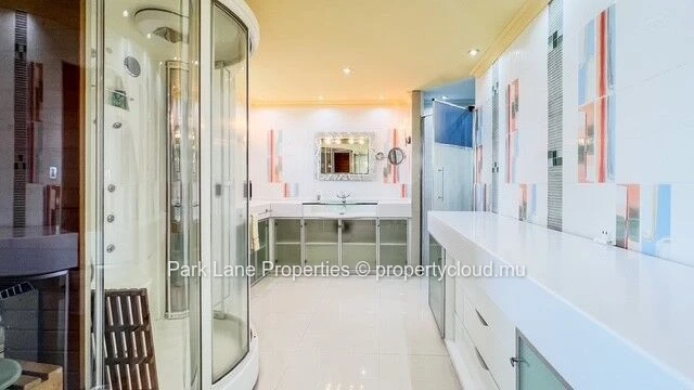 Elegant 330 m² modern residence with breathtaking mountain & sea views