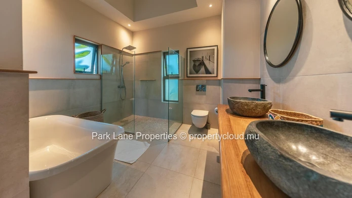 Exquisite Tropical Villa Nestled in a Prestigious Golf Domaine