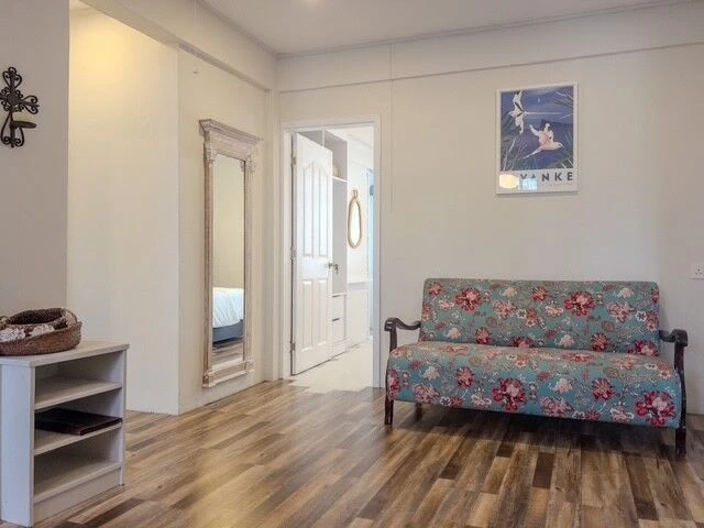 Modern & well-maintained 2-bedroom apartment with terrace in Floréal