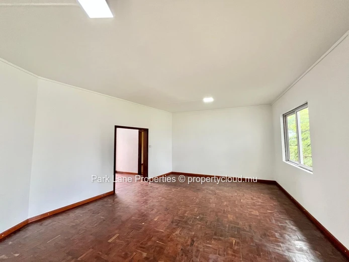 Spacious 4-Bedroom Family Home with Large Garden and Ample Parking in Floreal
