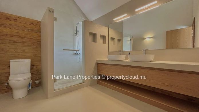 Élégante villa moderne de 4 chambres avec piscine, espace barbecue et une vue imprenable sur la montagne