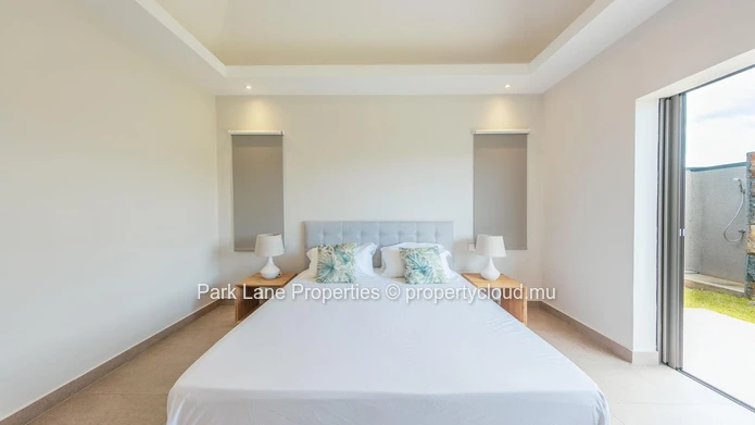 Elegant 4-Bedroom Villa with Scenic Mountain Views and Private Pool