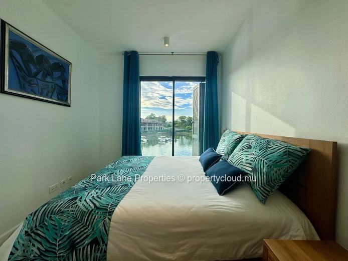Appartement sur la marina entre la rivière et la montagne