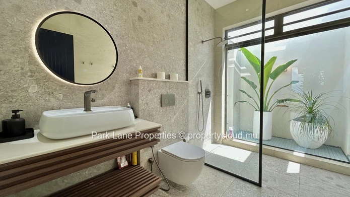 Elegant 3-Bedroom Villa for Rent in Golf Estate
