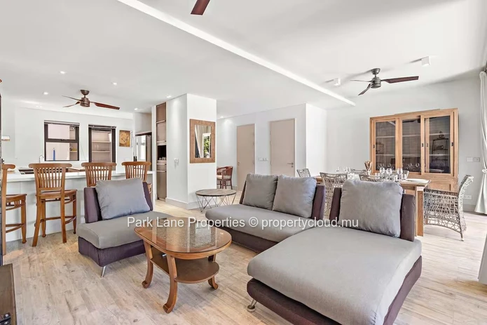 Luxury IRS duplex in Marina!