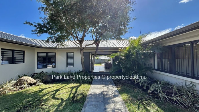 Charming 3-Bedroom Home with Garden, Pool & Mountain Views in Secure Estate